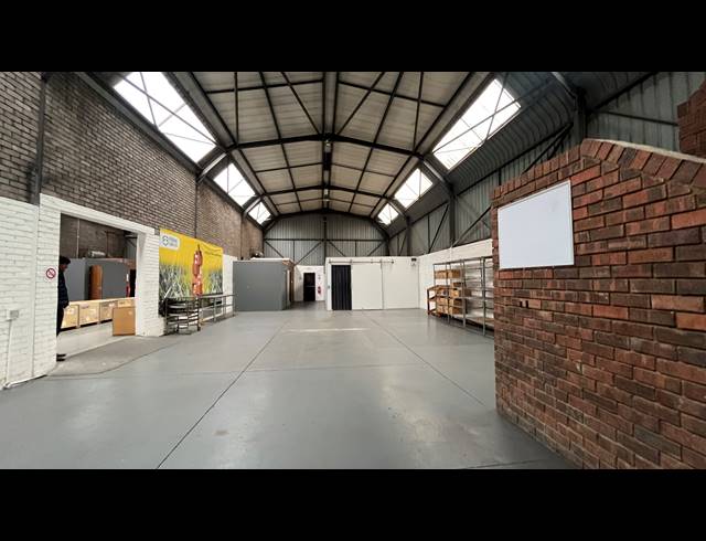 550M² WAREHOUSE TO LET IN SPARTAN